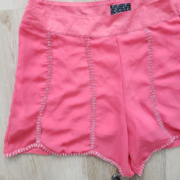 Mmm Shorts - Picture 4 of 7